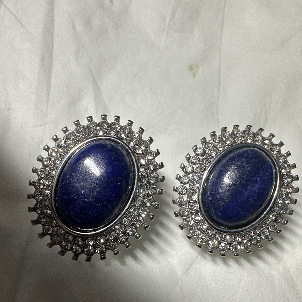 This is a pair of vintage silver-tone lapis lazuli cuff links - Picture 4 of 15